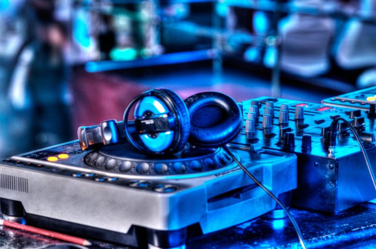 djs online 12 14 768x509