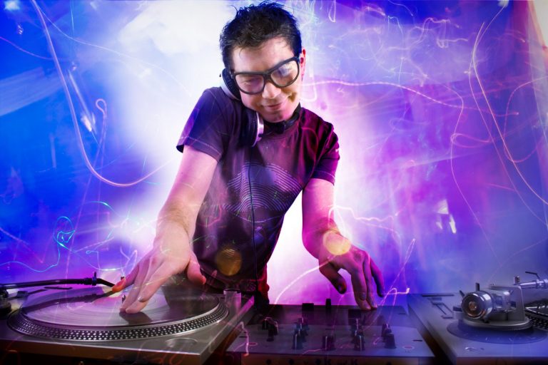djs online 16 18 768x512