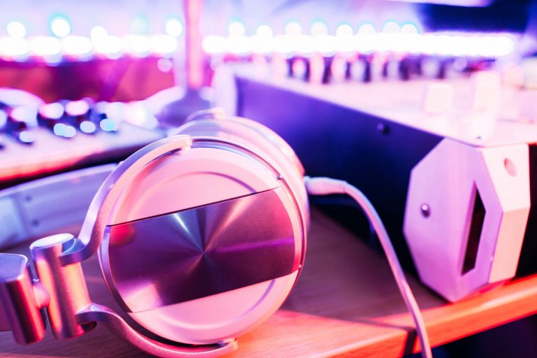 djs online 17 18 768x512
