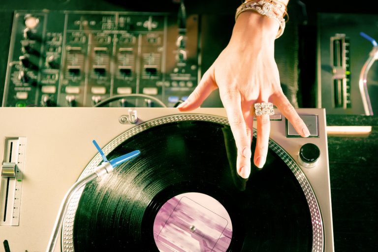djs online 24 8 768x512
