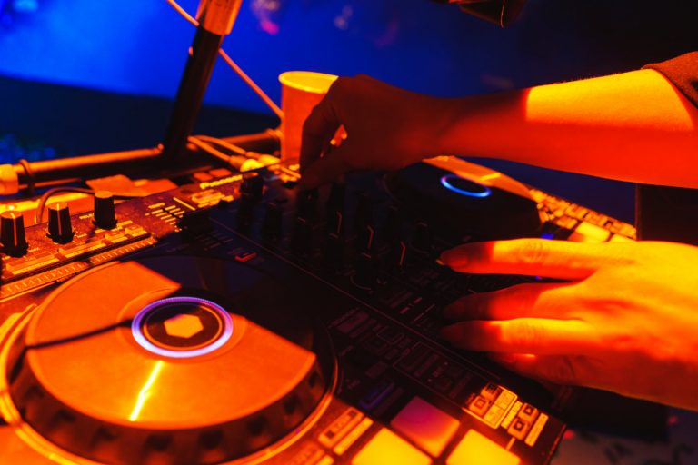 djs online 28 19 768x512
