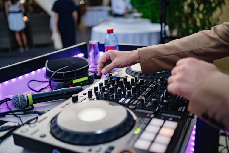 djs online 31 2 768x512