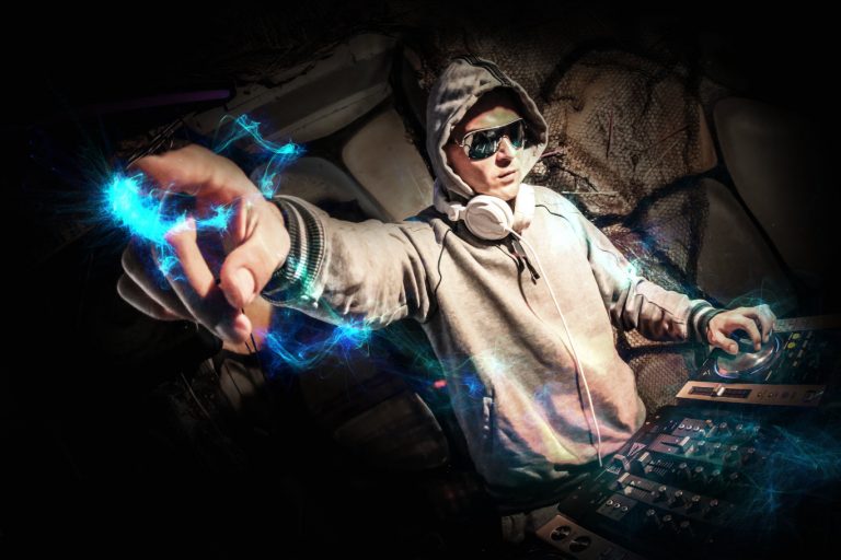 djs online 32 19 768x512