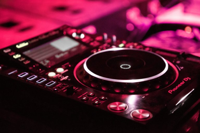 djs online 37 20 768x512