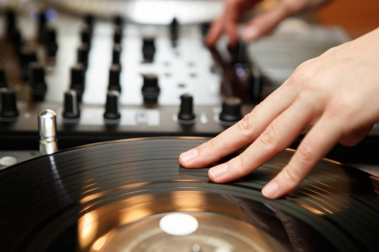 djs online 38 10 768x512