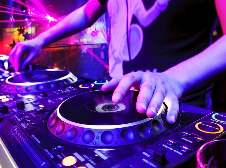djs online 4 6 768x572