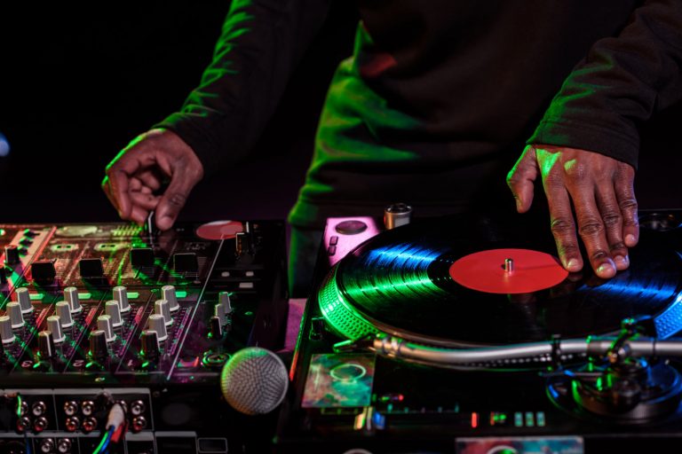 djs online 42 4 768x512