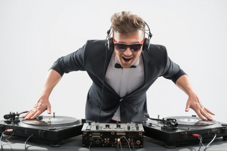djs online 44 5 768x512