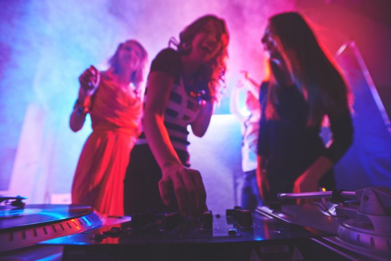 djs online 52 10 768x512