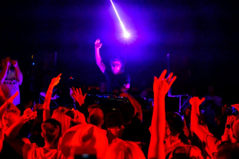 djs online 8 12 768x512